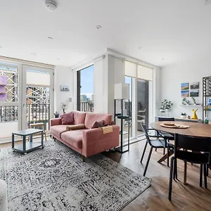 Impeccable Modern 2br Peachy London